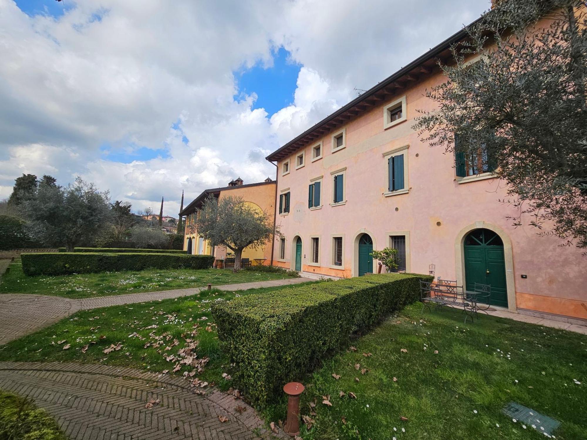 Corte La Guarnigione Valeggio sul Mincio Bagian luar foto