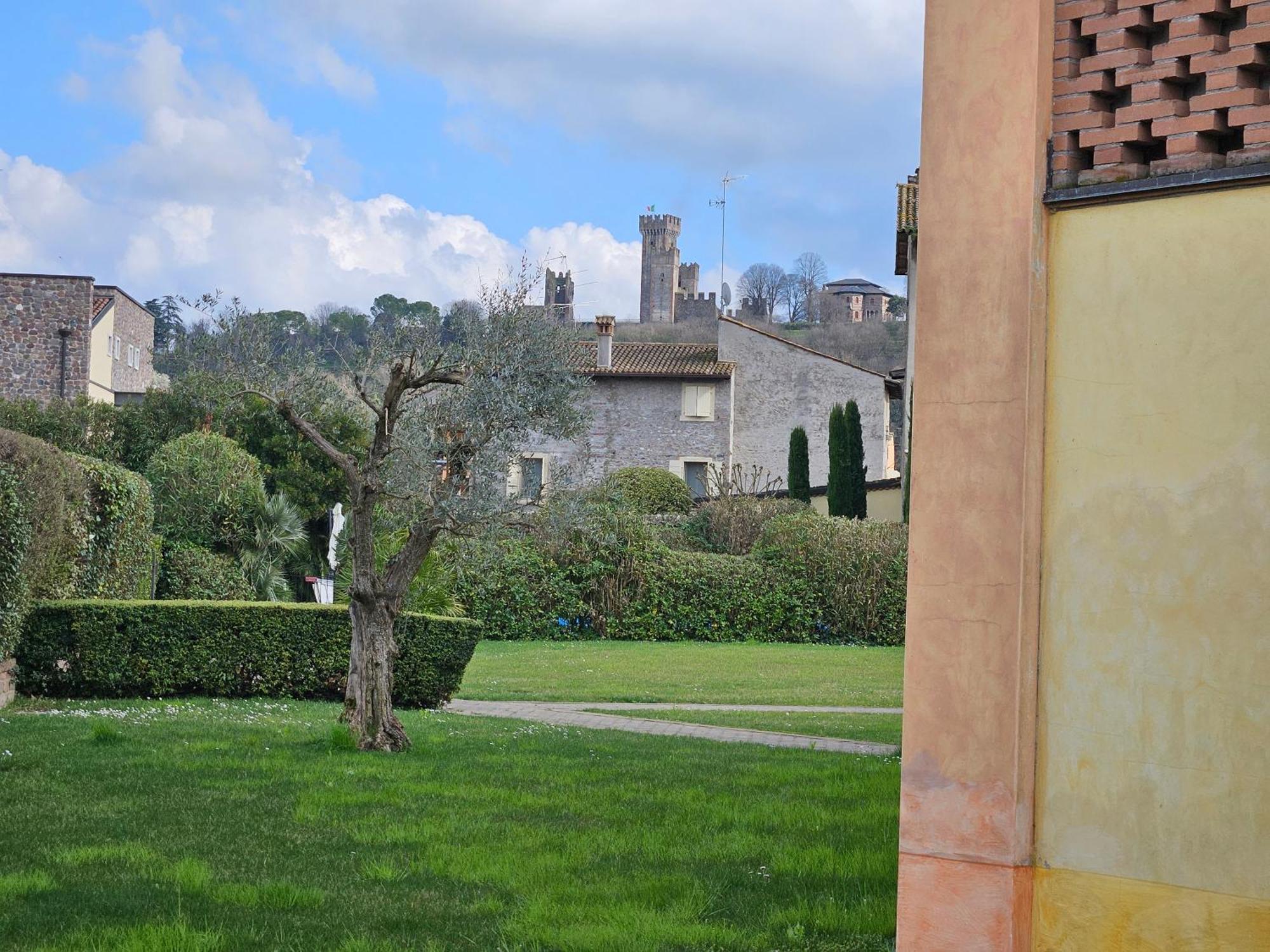 Corte La Guarnigione Valeggio sul Mincio Bagian luar foto