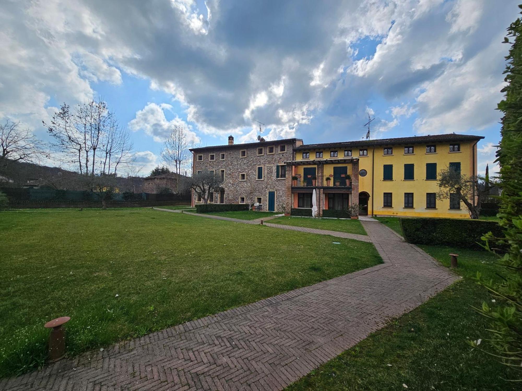 Corte La Guarnigione Valeggio sul Mincio Bagian luar foto